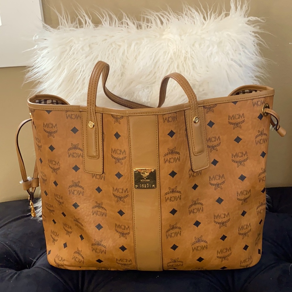 Ahthenic MCM Medium Tote Bag